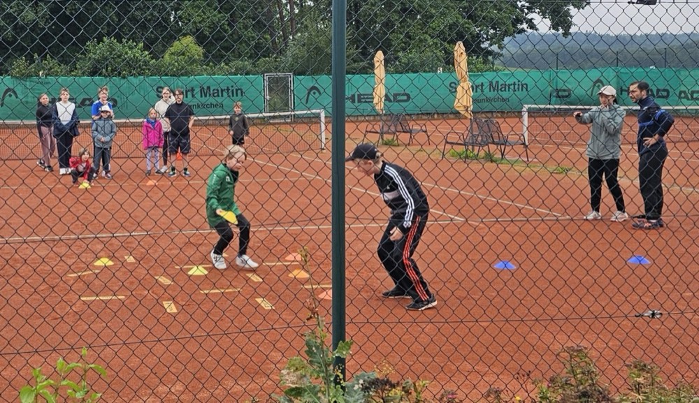Fun und Action beim Aufwärmen, Tenniscamp Langensendelbach 2025